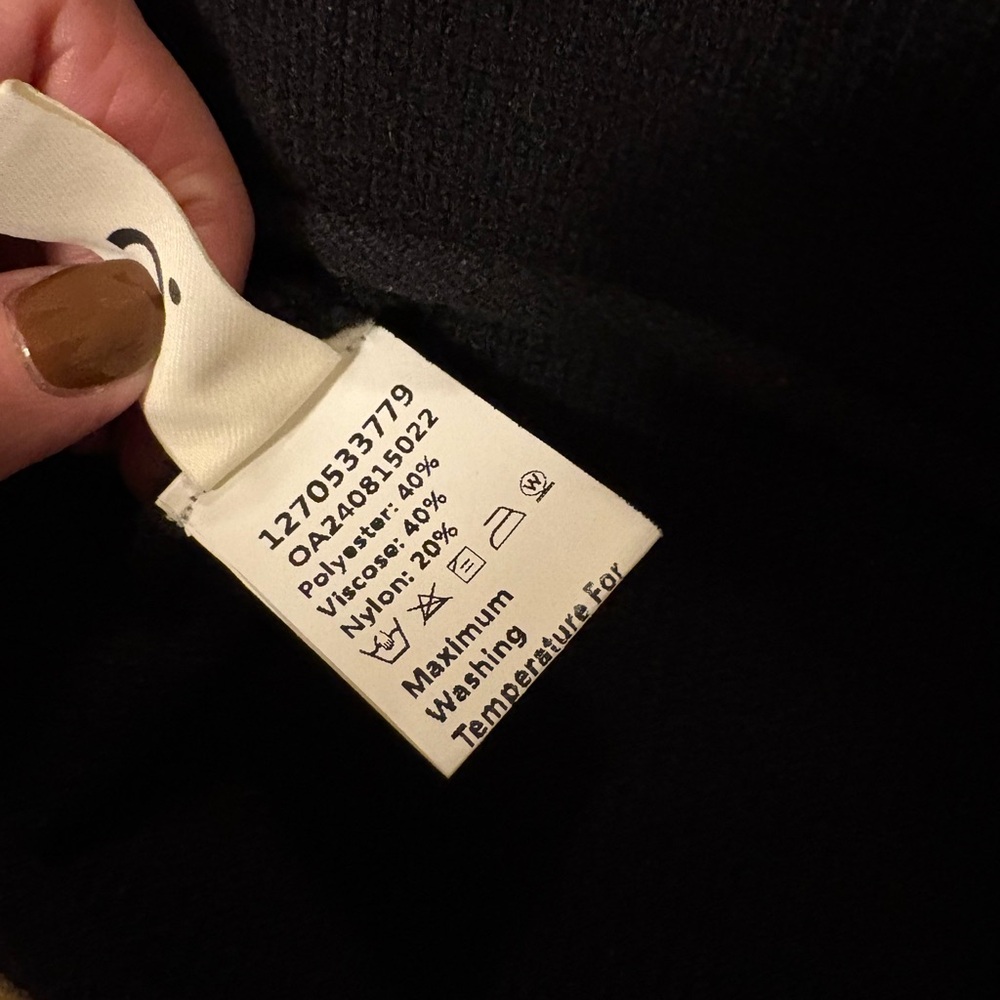 Commense Cross-Over Collar Cold-Shoulder Sweater. Black. Size XL - Picture 4 of 4
